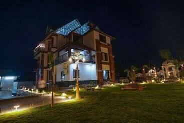 فندق Matoshree Club And Resort