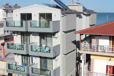 アパートホテル Alarzo Rooms