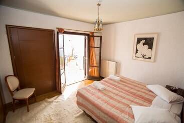 آپارتمانهای توریستها Historic Villa