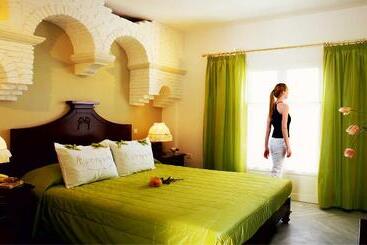 בית מלון כפרי Antirides