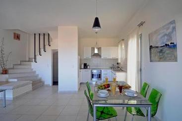 هتل Astarte Sea Villas