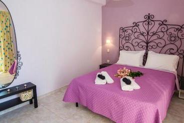 هتل Costas Apartments