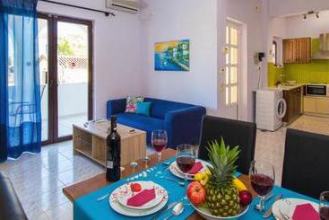 هتل Costas Apartments