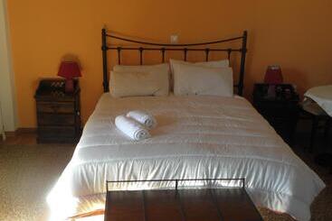 בית מלון כפרי Koustenis Village