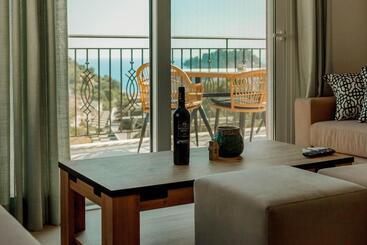 هتل Natura Luxury Suites Parga