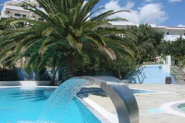 فندق Neos Ikaros