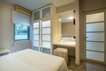 هتل Nereids Apartments