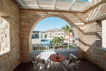 בית מלון כפרי Ostria Resort & Spa