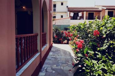 هتل Yanna's Apartments Vacation Homes