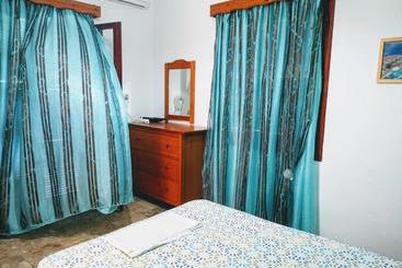 هتل Yanna's Apartments Vacation Homes