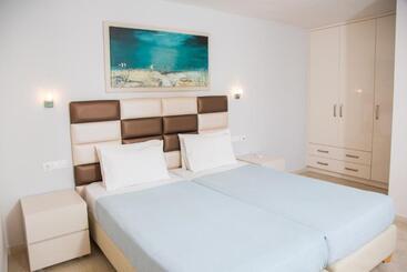 Отель Brentanos Apartments A View Of Paradise