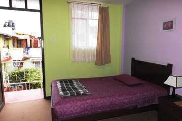 فندق El Manzano Hostel