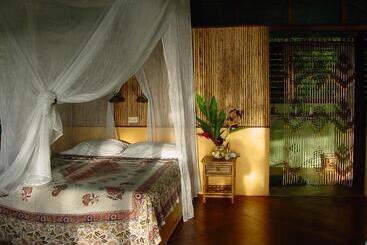 فندق Iguana Lodge Beach Resort