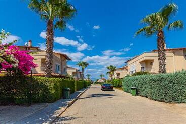 Paradise Town Villa Lucky