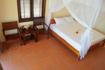 هتل Gold Sand Beach Bungalow