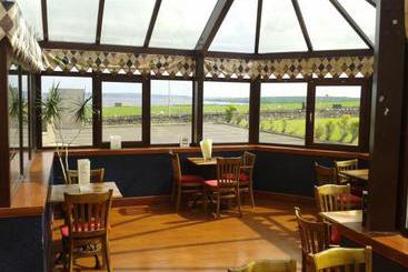 هتل The Weigh Inn Lodges