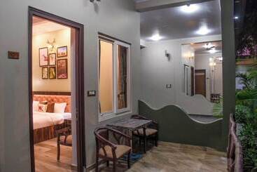 Hotel Srina Forest Roar