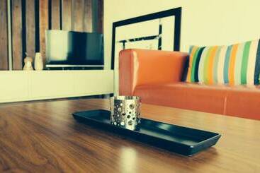 הוסטל Roomies Suites