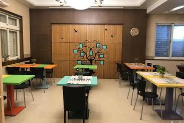 تختخواب و صبحانه Easy Home Stay