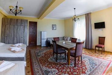 تختخواب و صبحانه Mount Villa Kvariati