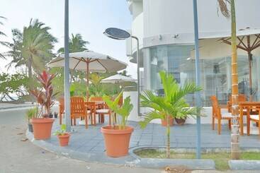 فندق Airport Beach