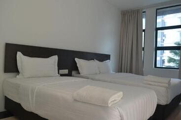 Apple 1 Hotel Queensbay