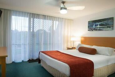 בית מלון כפרי Cedar Lake Country Resort