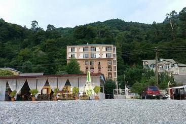 هتل Kvariati Nugo