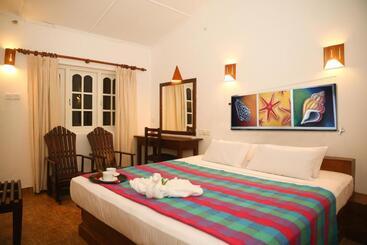 ホテル Thejan Beach Cabanas