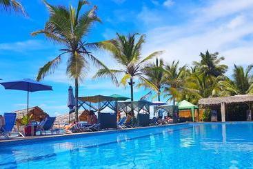 استراحتگاه Lavanga Beach