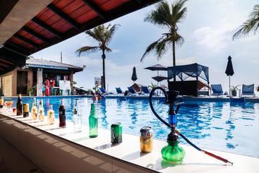 استراحتگاه Lavanga Beach