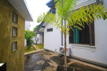 פנסיון Ambasewana Mansion