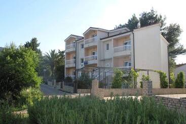 هتل Apartments Mia