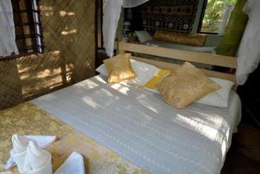 فندق Dolphin Bay Divers Retreat