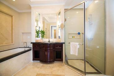 هتل Golden Plaza International