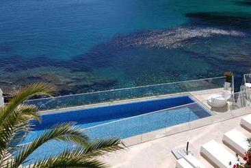 Отель La Calanque