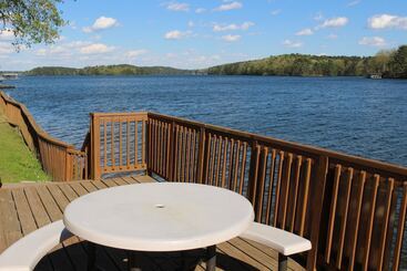 فندق The Wharf Resort