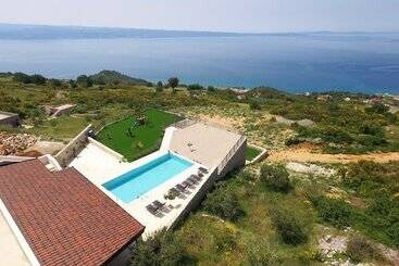 בית מלון כפרי View 4 You Apartments