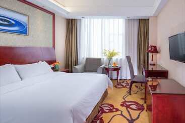 Vienna Hotel Shenzhen Bao An Fanshen Metro Station