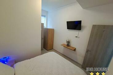 Отель Idr House