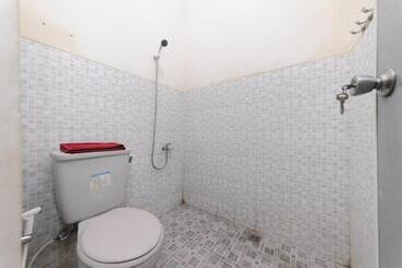 ペンション Reddoorz At Meruya Utara