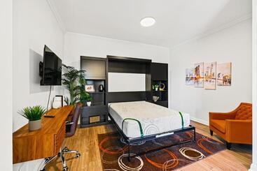 アパートホテル Beverly Hills 2 Bed 2 Bath Penthouse With Den And Parking 414