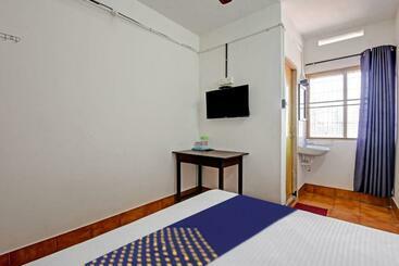 호텔 Spot On Vinayaka Tourist Home