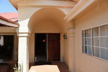 هاستل Ataongo Residence