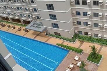 هتل آپارتمان Suzi S Place @ Green 2 Residences Free Wi Fi & Netflix