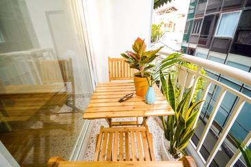 تختخواب و صبحانه The Nguyens Café Nhc