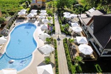 Godija Hotel & Suites