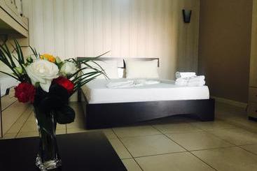 Godija Hotel & Suites