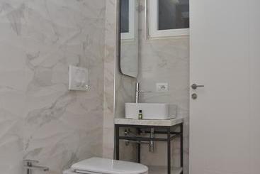 Airen Hotel Velipoje