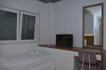 Airen Hotel Velipoje